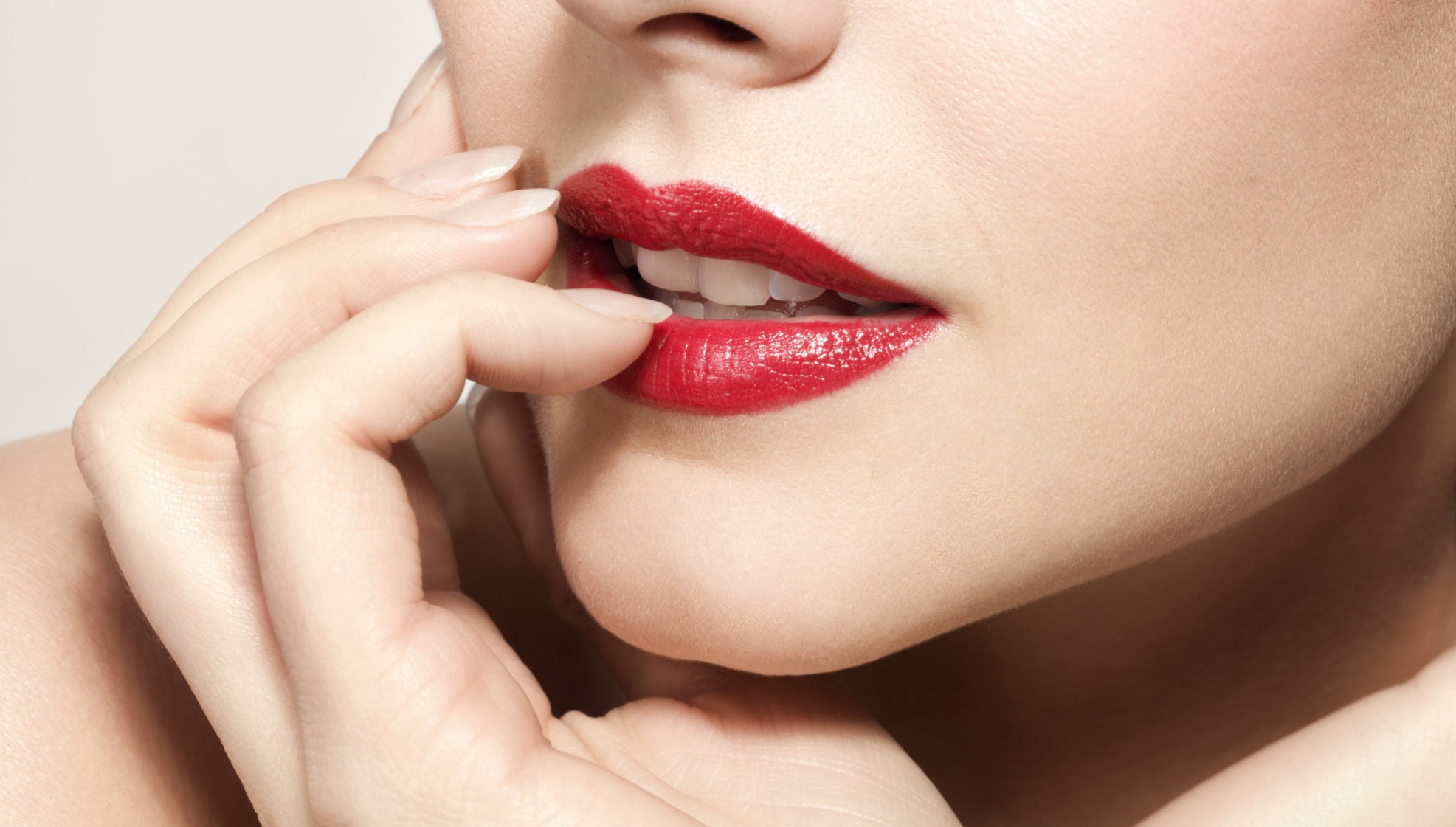 Ini 5 Produk Lipstik yang Tahan Lama dan Tidak Membuat Bibir Kering