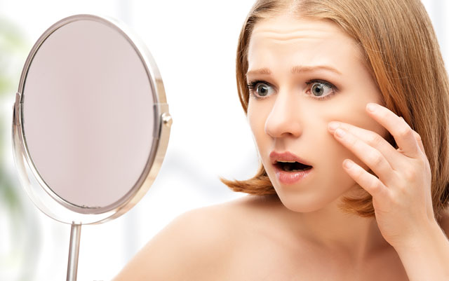Kenali Ciri-ciri Tidak Cocok Memakai Skincare pada Wajah Kamu, Dampaknya Mengerikan!