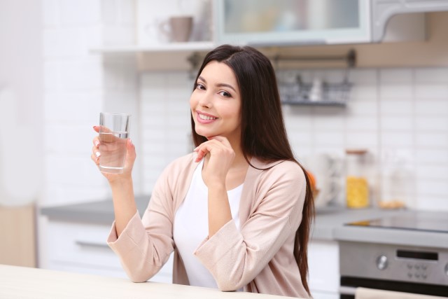 Tips Minum Air Putih Saat Puasa Bisa Bantu Cegah Dehidrasi, Begini Aturannya