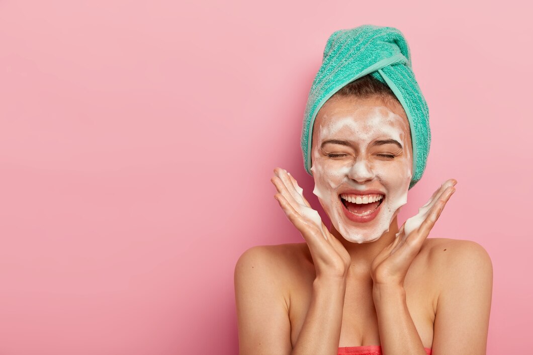 Rekomendasi Facial Wash Anti Aging Buat Kamu yang Menolak Tua!