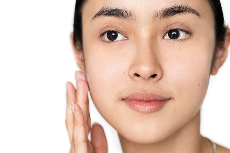 Rekomendasi Skincare untuk Meratakan Warna Kulit Wajah Kamu