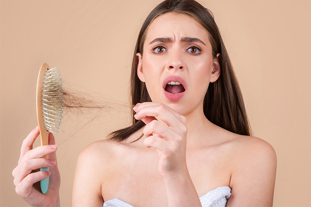 Penyebab dan Cara Menumbuhkan Rambut Botak Pada Wanita, Cari Tahu di Sini!