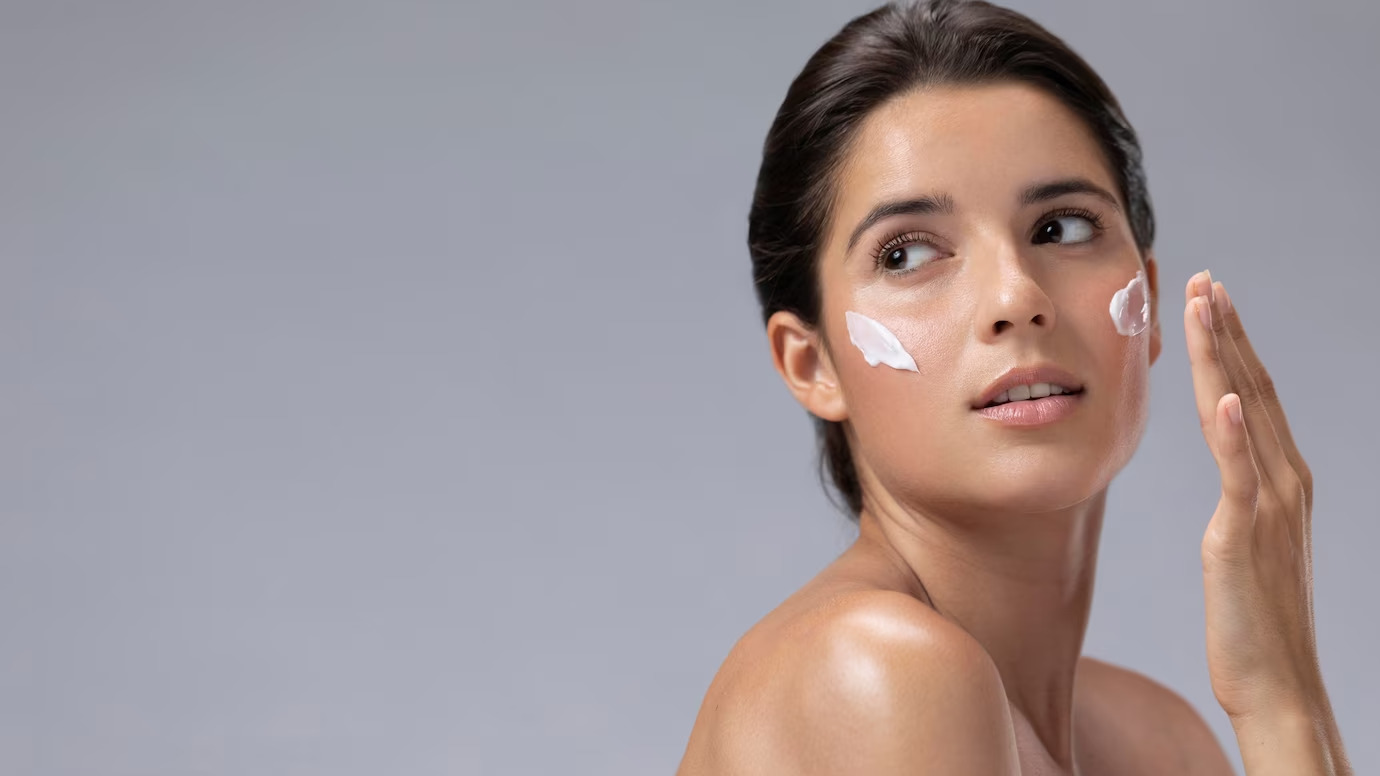 Ini Lho Manfaat dan Tata Cara Menggunakan Sunscreen Wajah yang Benar