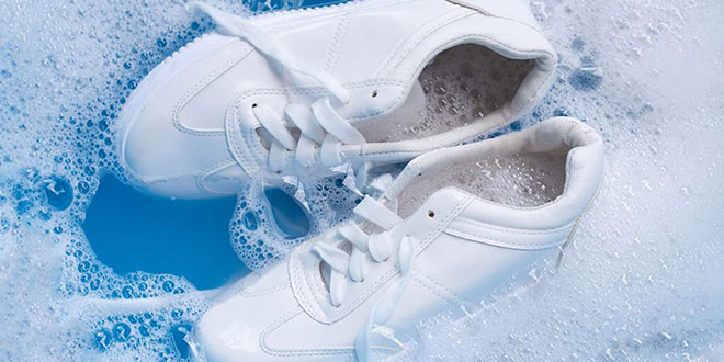 Tips Membersihkan Sepatu Pantofel Wanita Warna Putih, Gampang Banget!