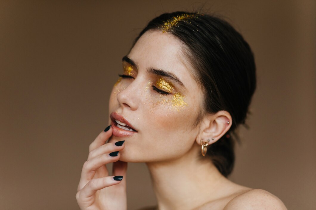 Apa itu Shimmer Makeup? Tips untuk Membuat Riasan Wajah Glowing Memukau!