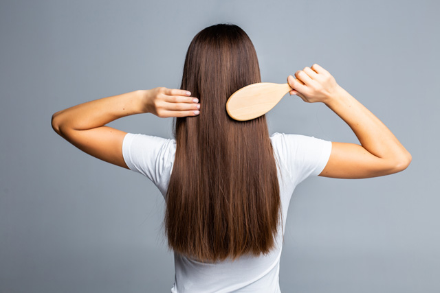 Cukup Pakai Bahan Alami, Ini Cara Meluruskan Rambut yang Mengembang
