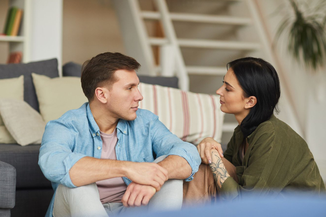 7 Tips Berkomunikasi yang Efektif dalam Hubungan Kamu