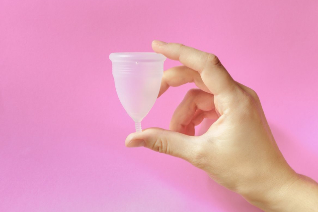 Panduan dan Tips Memakai Menstrual Cup yang Benar
