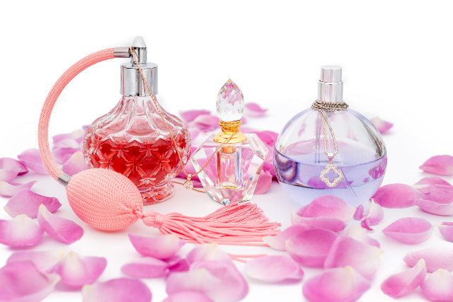 Beberapa Aroma Parfum yang Menyegarkan dan Cocok Dipakai Saat Musim Panas