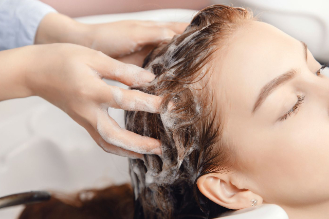 Pentingnya Perawatan Kulit Kepala Sebagai Kunci Untuk Rambut Sehat dan Berkilau