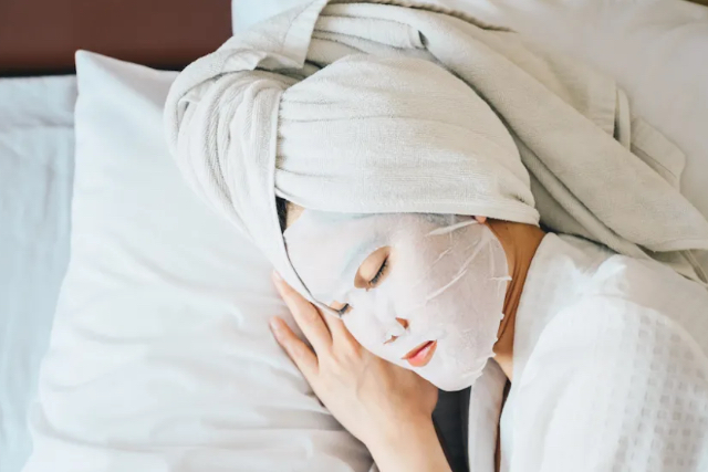 Manfaat Sleeping Mask dalam Perawatan Kulit Malam Hari