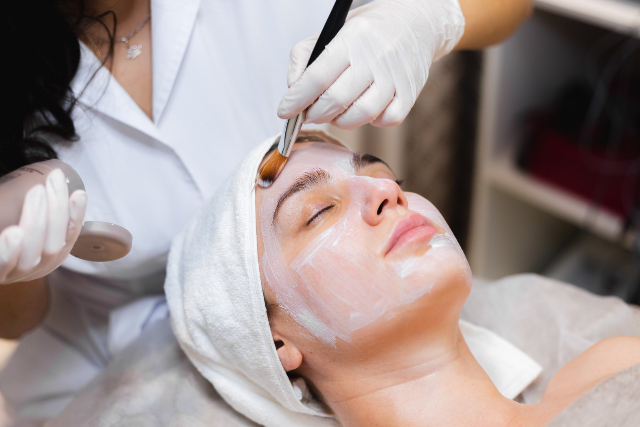 Pentingkah Facial Treatment untuk Perawatan Wajah? Yuk Cari Tahu Jawabannya!