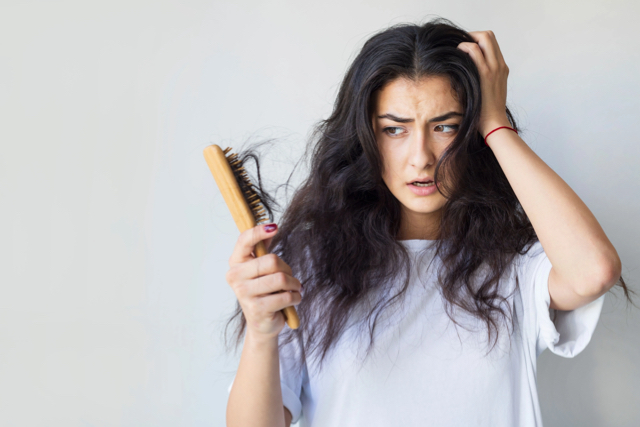 Yuk Kenali Penyebab Umum dari Rambut Rontok Agar dapat Mengatasinya