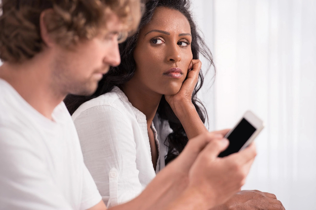 5 Tanda Micro Cheating yang Harus Kamu Ketahui dalam Hubunganmu