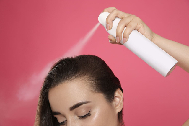 Cara Menggunakan Dry Shampoo untuk Mendapatkan Hasil yang Maksimal