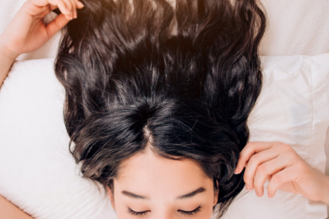 Tips untuk Menjaga Kesehatan Rambutmu Saat Tidur