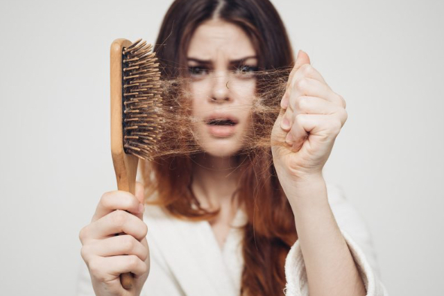 Apa Itu Seasonal Shedding pada Rambut? Ini Dia Tips untuk Mengatasinya