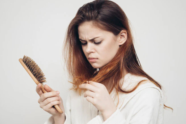 Apakah Benar Faktor Stres Dapat Membuat Rambut Mudah Rontok? Ini Dia Jawabannya!