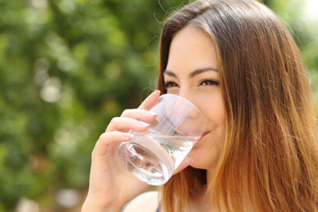 Manfaat dari Rutin Minum Air Putih untuk Kulit yang Sehat dan Bersinar