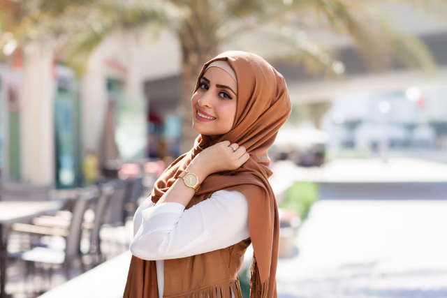 Tips Agar Rambut Tidak Mudah Lepek saat Musim Panas, Khususnya bagi Pengguna Hijab