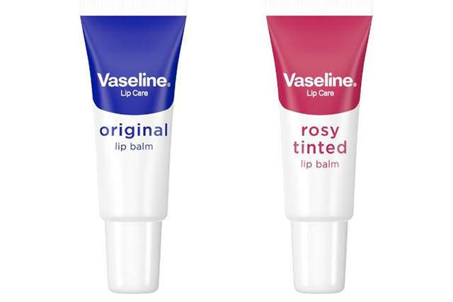 Yuk Cek Perbedaan Vaseline Lip Balm Biru dan Pink