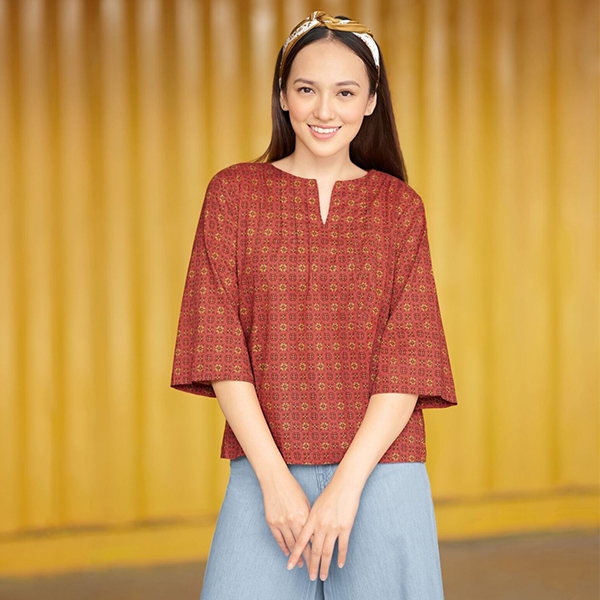 Berbagai Model dan Jenis Celana yang Cocok untuk Baju Batik Wanita