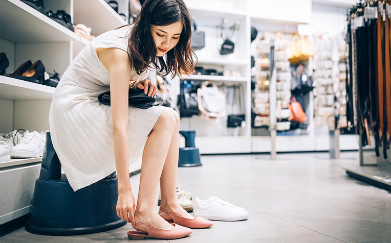 Rekomendasi Brand Sepatu Lokal Terbaik yang Harganya Ramah di Kantong