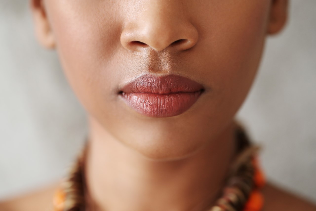 4 Penyebab Bibir Hitam yang Sering Dilakukan, Stop Yuk dari Sekarang!