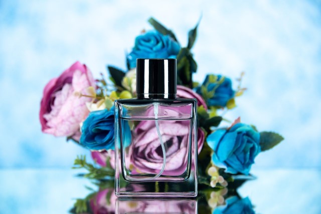 5 Rekomendasi Parfum Floral Terbaik untuk Koleksi Parfum Sehari-hari