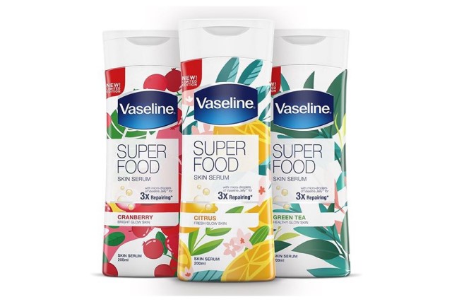 Lakukan 9 Cara Memakai Vaseline Superfood Skin Serum untuk Kulit Sehat dan Cerah