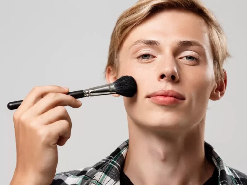 Produk Makeup untuk Pria, Tampil Ganteng dengan Simpel!