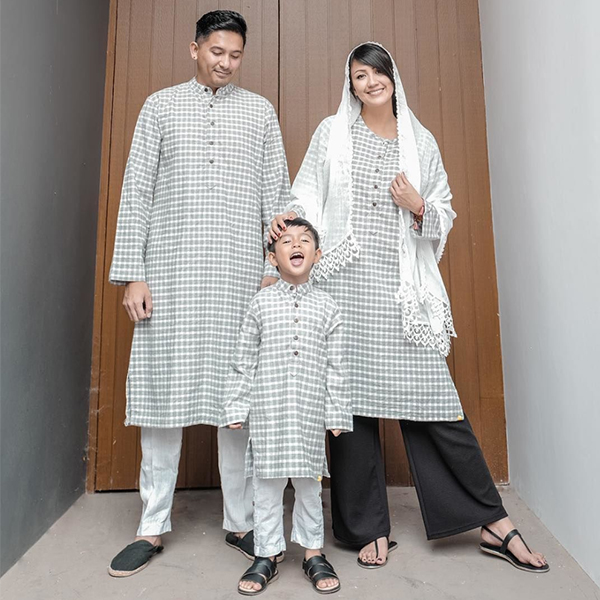 Tampil Kompak dengan Baju Lebaran Couple Keluarga 2023
