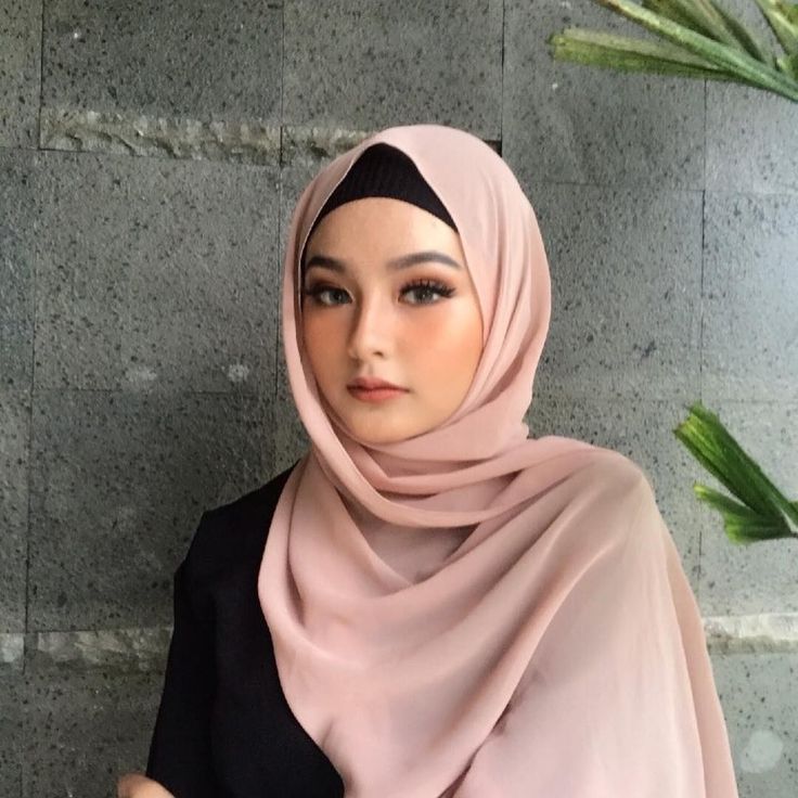Inilah Gaya Hijab Untuk Wajah Bulat yang Bisa Buat Kamu Jadi Terlihat Lebih Tirus