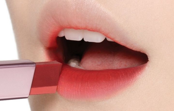 Cara Ombre Lipstik Hanasui untuk Makeup Alami yang Menawan