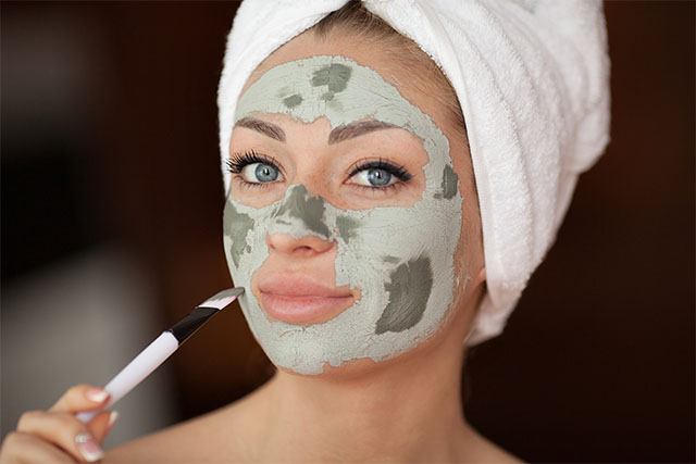 Urutan Skincare dengan Clay Mask yang Benar untuk Wajah Glowing