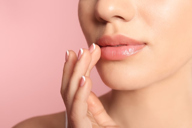 Cara Mengatasi Bibir Kering karena AC yang Mudah Dilakukan