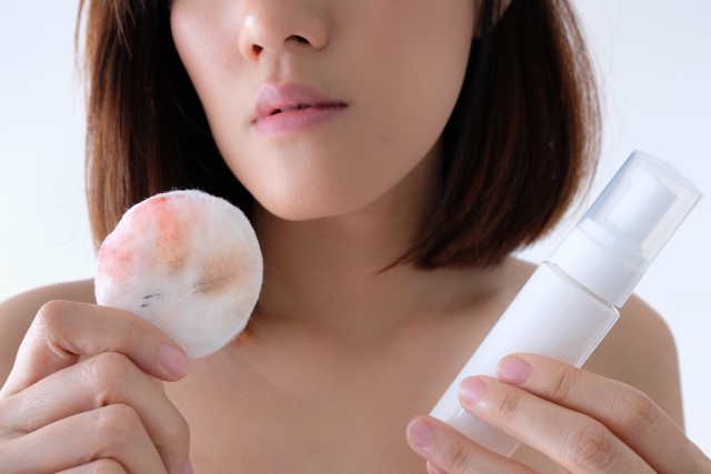 10 Cara Menghapus Makeup Tanpa Remover, Mudah dan Efektif