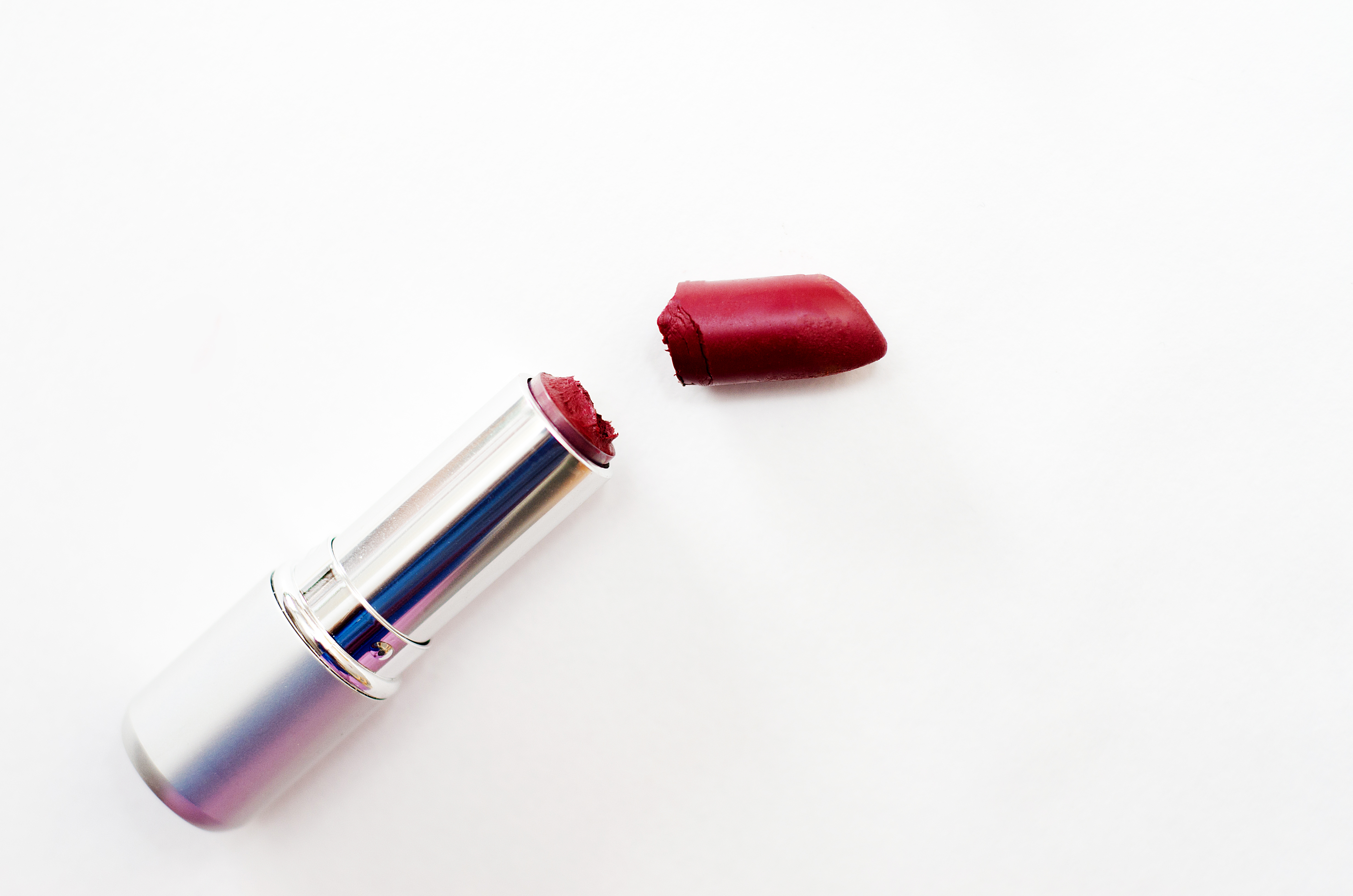 Lipstikmu Patah? Beginilah Cara Sambung Lipstik Patah yang Efektif untuk Dicoba!
