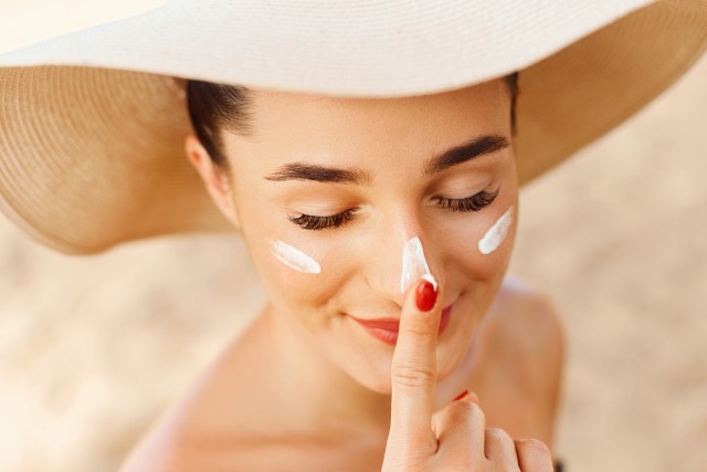5 Kesalahan Memakai Sunscreen yang Harus Segera Kamu Tinggalkan