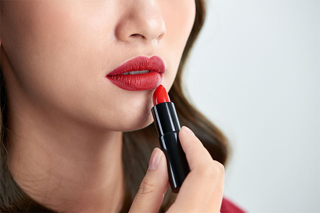 Matte Lipstick vs Glossy Lipstick, Mana yang Lebih Bagus?