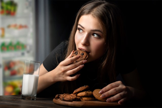 Mitos atau Fakta, Makan Diatas Jam 8 Malam Bikin Gemuk?