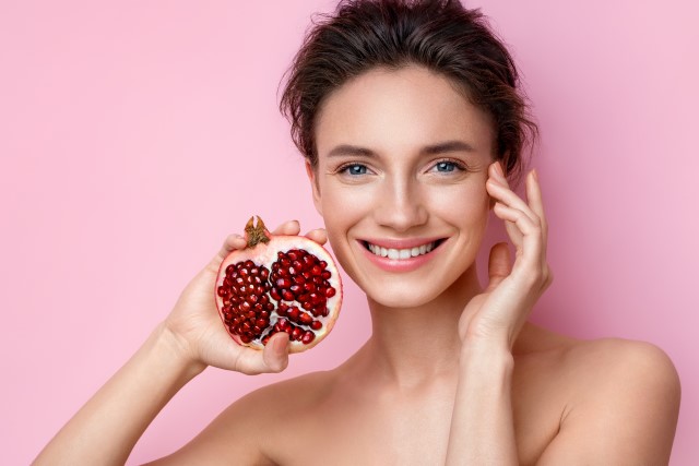 5 Manfaat Pomegranate Untuk Wajah, Bikin Kulit Bersih dan Sehat!