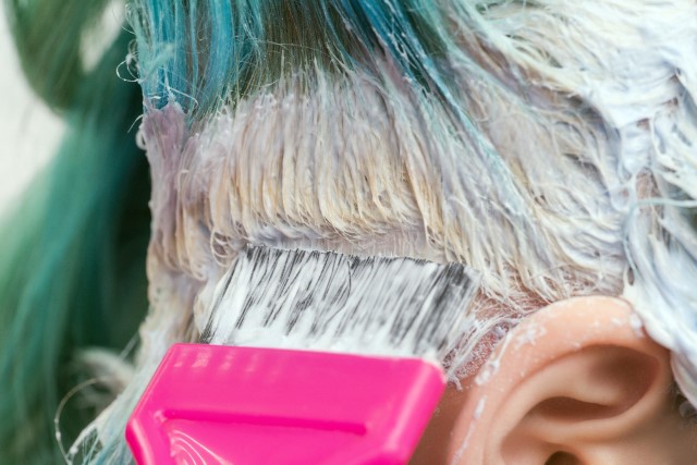 3 Cara Menghilangkan Bleaching Rambut dengan Cepat dan Praktis
