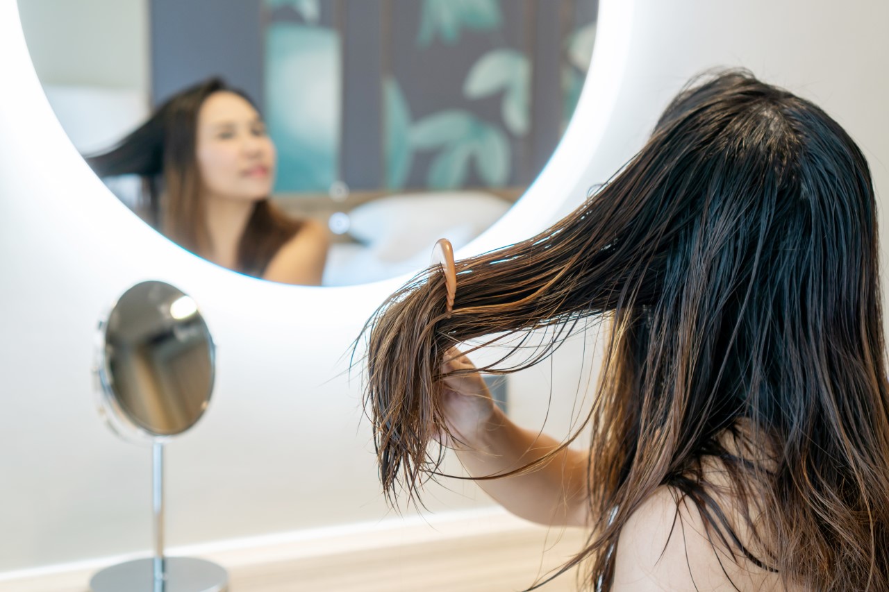 Ini Dia, Penyebab dan Cara Mengatasi Rambut Berminyak yang Ampuh