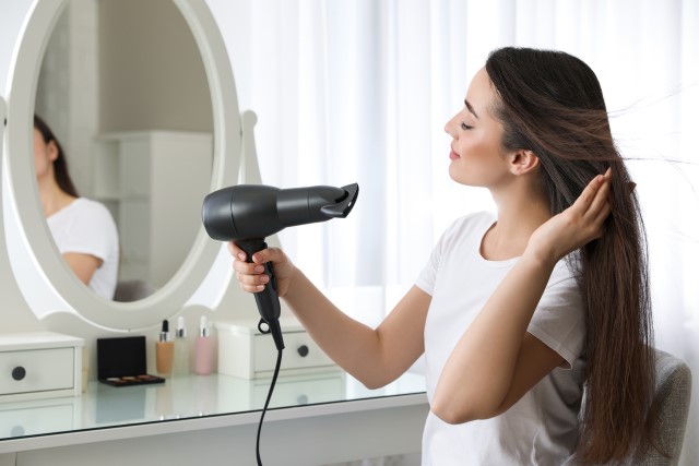 Kenali Macam – Macam Alat Pengering Rambut yang Sering Dipakai Sehari – hari