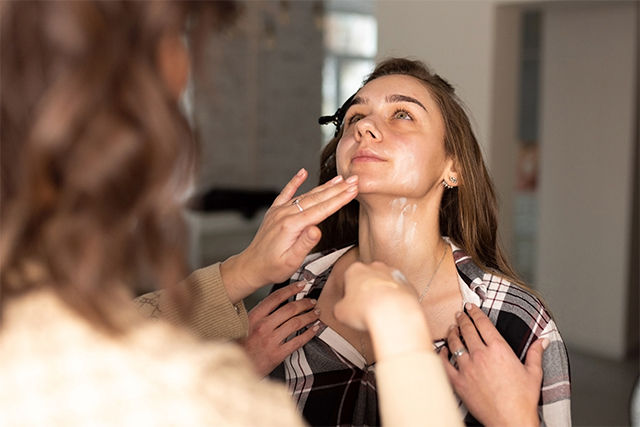Skin Preparation Sebelum Makeup: Cara Dasar untuk Hasil Makeup Tahan Lama