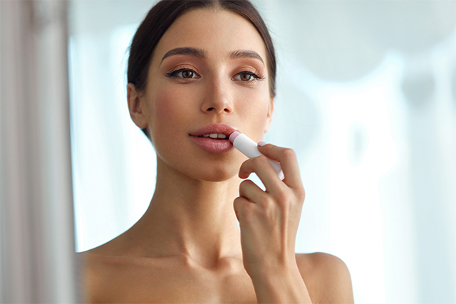 Simak Perbedaan Lip Balm dan Lip Gloss pada Make up