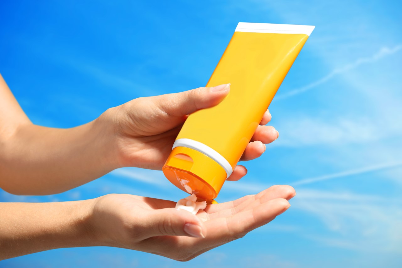 Hati-Hati, Kenali Bahan Berbahaya pada Sunscreen