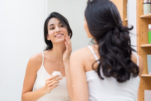 10+ Urutan Skincare untuk Kulit Kombinasi Lengkap Pagi dan Malam