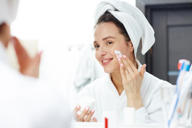 Simak Alasan Kenapa Skincare Penting, Supaya Wajah Kamu Tetap Sehat dan Glowing!